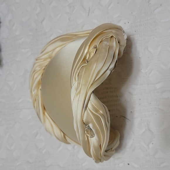 Not Available - Picture 4 of 10